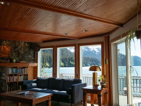 Vessel Beach House - Starboard