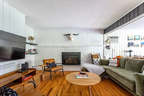 Warm Atomic Ranch - MCM One Level