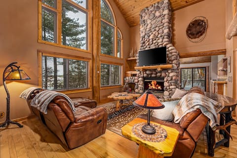 LogLand Lakehouse, Lakefront, Theatre, AC, dogs OK