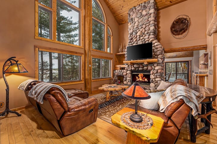 Lakefront, Hot Tub, Theatre, Game Rm, AC, FirePit