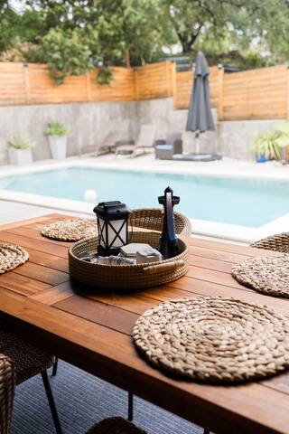 Luxury Home – Heated Pool & Jacuzzi – Lake Austin gallery image 2