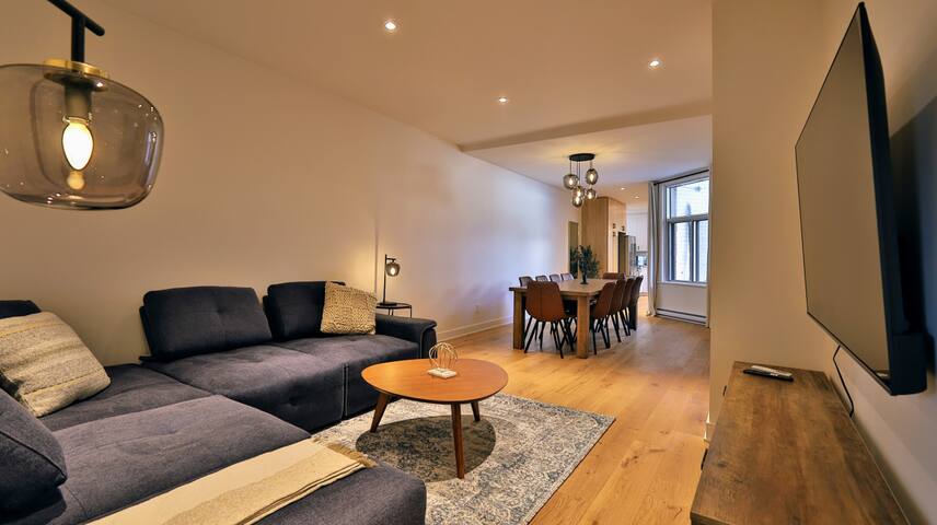 Luxurious 7BR Duplex in the Heart of Montreal gallery image 2