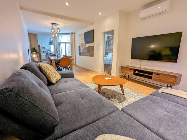 Luxurious 7BR Duplex in the Heart of Montreal gallery image 3
