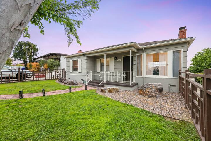 *Perfect Family Home* | 5 Min to Zoo/Balboa Park! gallery image 3