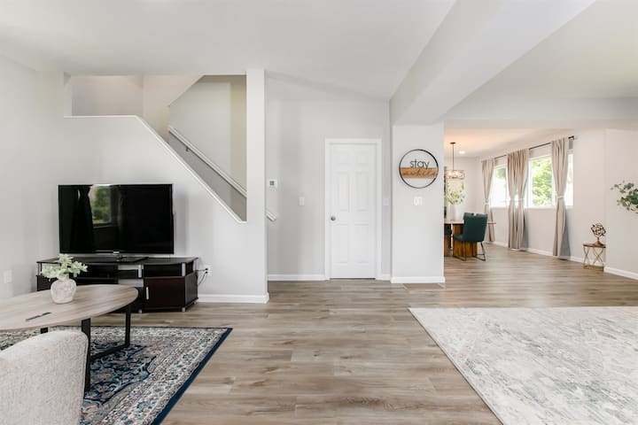 Victory Villa - 5 Br 5 Min From Campus<>nd Living - South Bend, IN