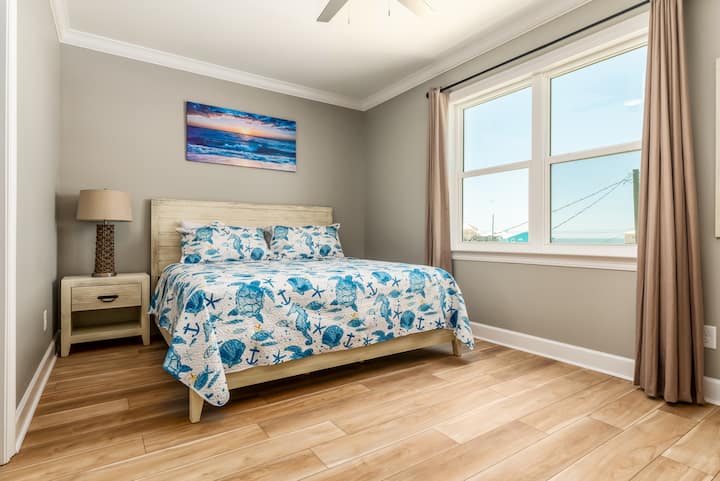 023 Wine n' Sea SE Queen Suite