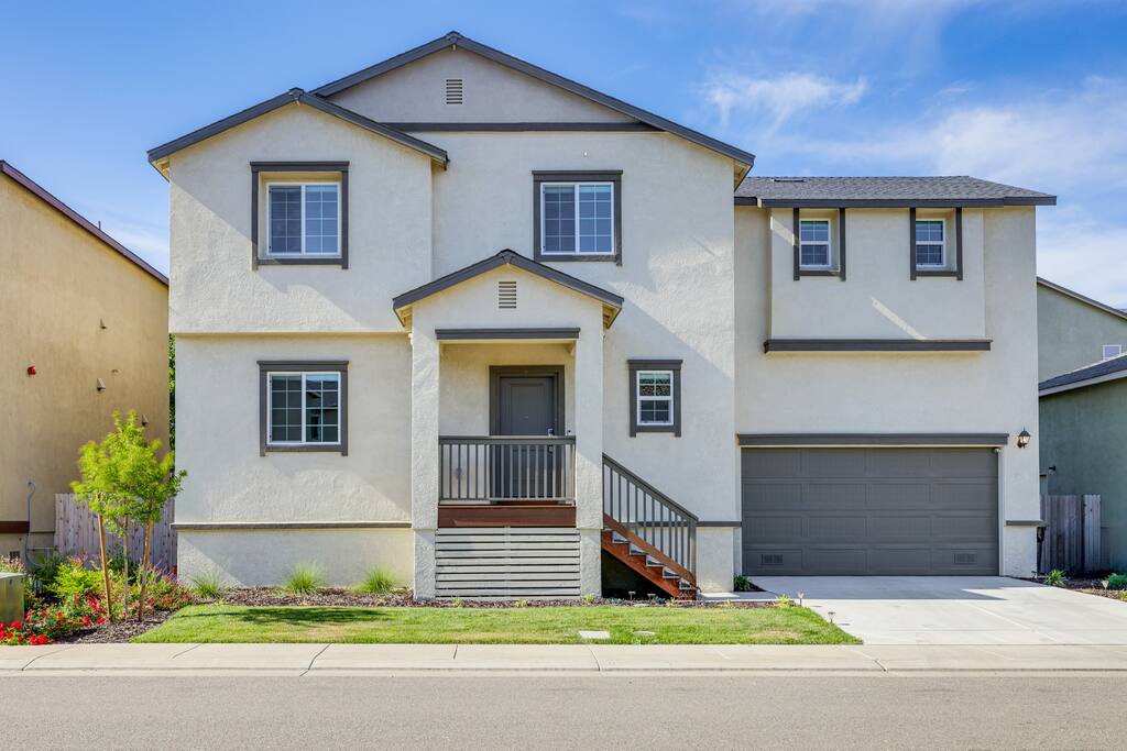 Airbnb Spacious Family Home in Stockton - Pets Welcome!