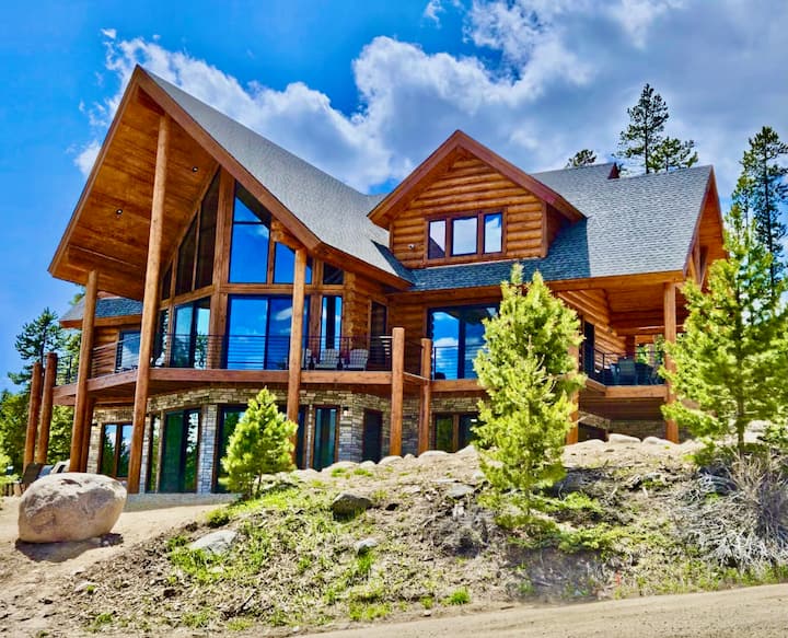 New Lodge, huge Lake/Mt views! Hot tub, Game Room!