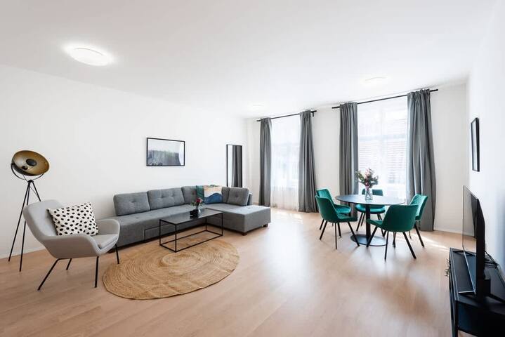 Huge Luxury 3BR Apt | Prague Old Town Oasis gallery image 2