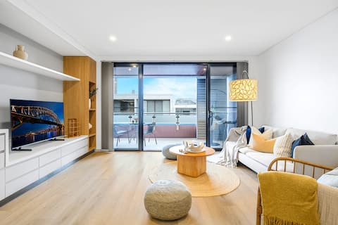Chic 2 BR Apartment in Prime Neutral Bay Location