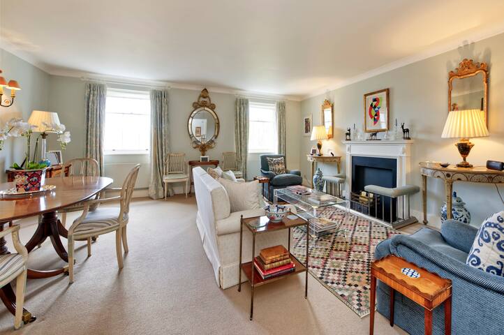 Beautiful & Traditional 2 Bed in South Kensington