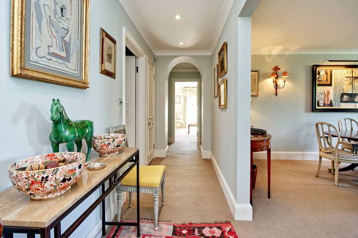 Beautiful & Traditional 2 Bed in South Kensington gallery image 5