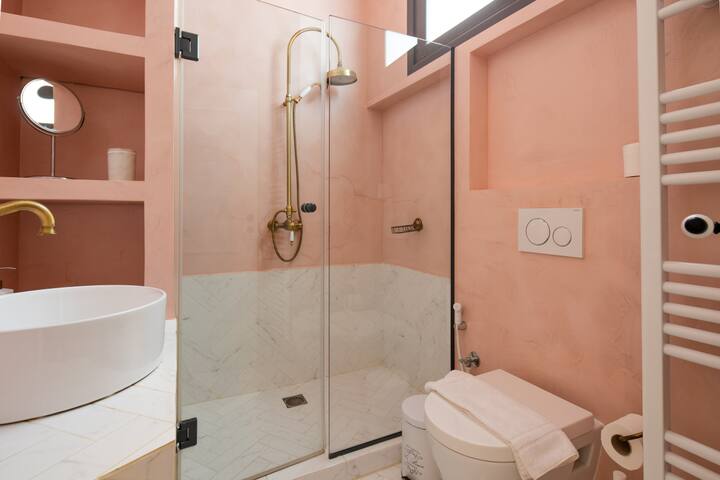 Meadows – Luxury 3-Bedroom Apartment in Athens gallery image 5