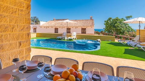 Los Aleses Rural House, Vélez-Málaga by Ruralidays