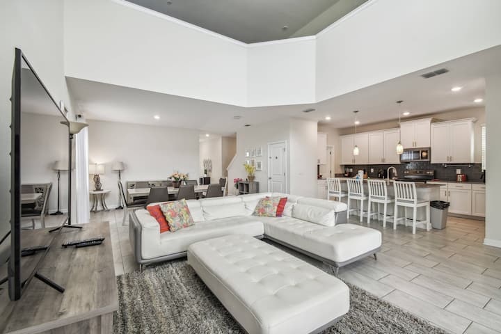 Luxury 5br Home With Private Pool Storey Lake - Kissimmee, FL