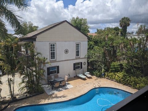 Charming Cocoa Village Oasis