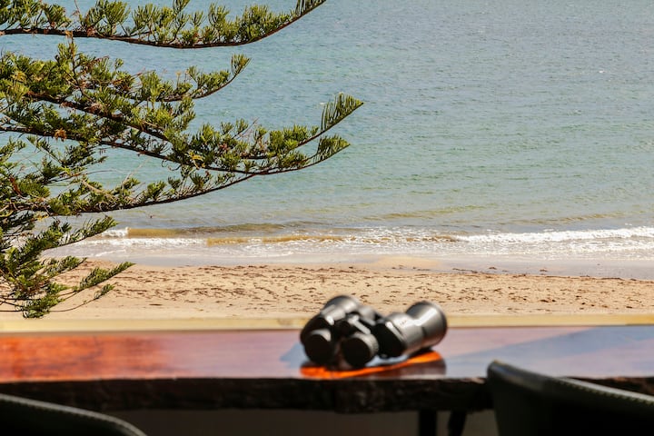 Wave Breaker  - Beach Front 3b,1b - Glenelg