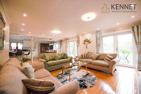 Beautiful Holiday Home with Cinema Room & Garden