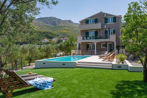 New! Villa Mamma Mia, a 6-bedroom property with 40