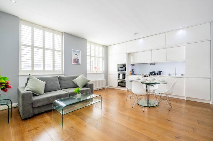London Theatreland Dream – 2 bedroom apartment gallery image 3