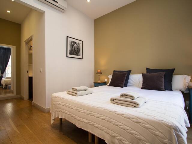 Deluxe three bedrooms apartment gallery image 4