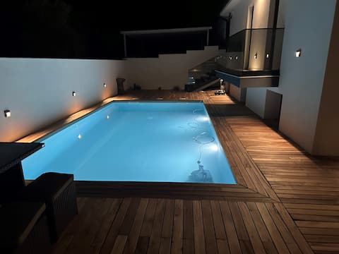 Popular Airbnb listing: Villa monte r+luxury in Crveni Vrh