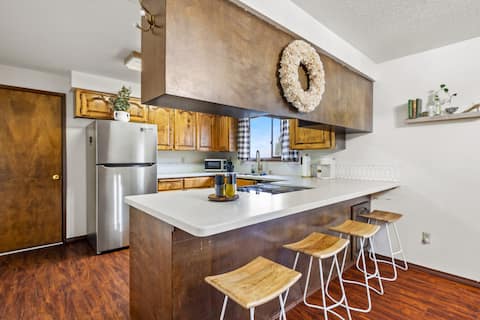 Additional Living Room, Just Minutes From Highway