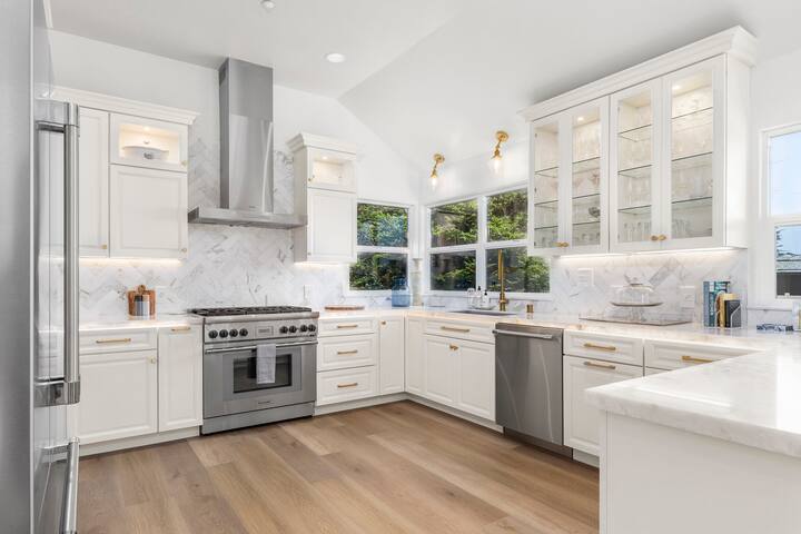 Two-Six Beach House – newly renovated! gallery image 2