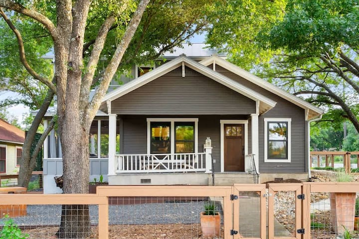 The Soco House | Stylish 3BR Near SoCo Shops