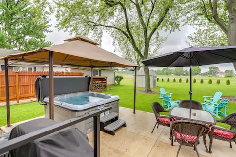 Port Clinton Home: Hot Tub, Steps to Portage River