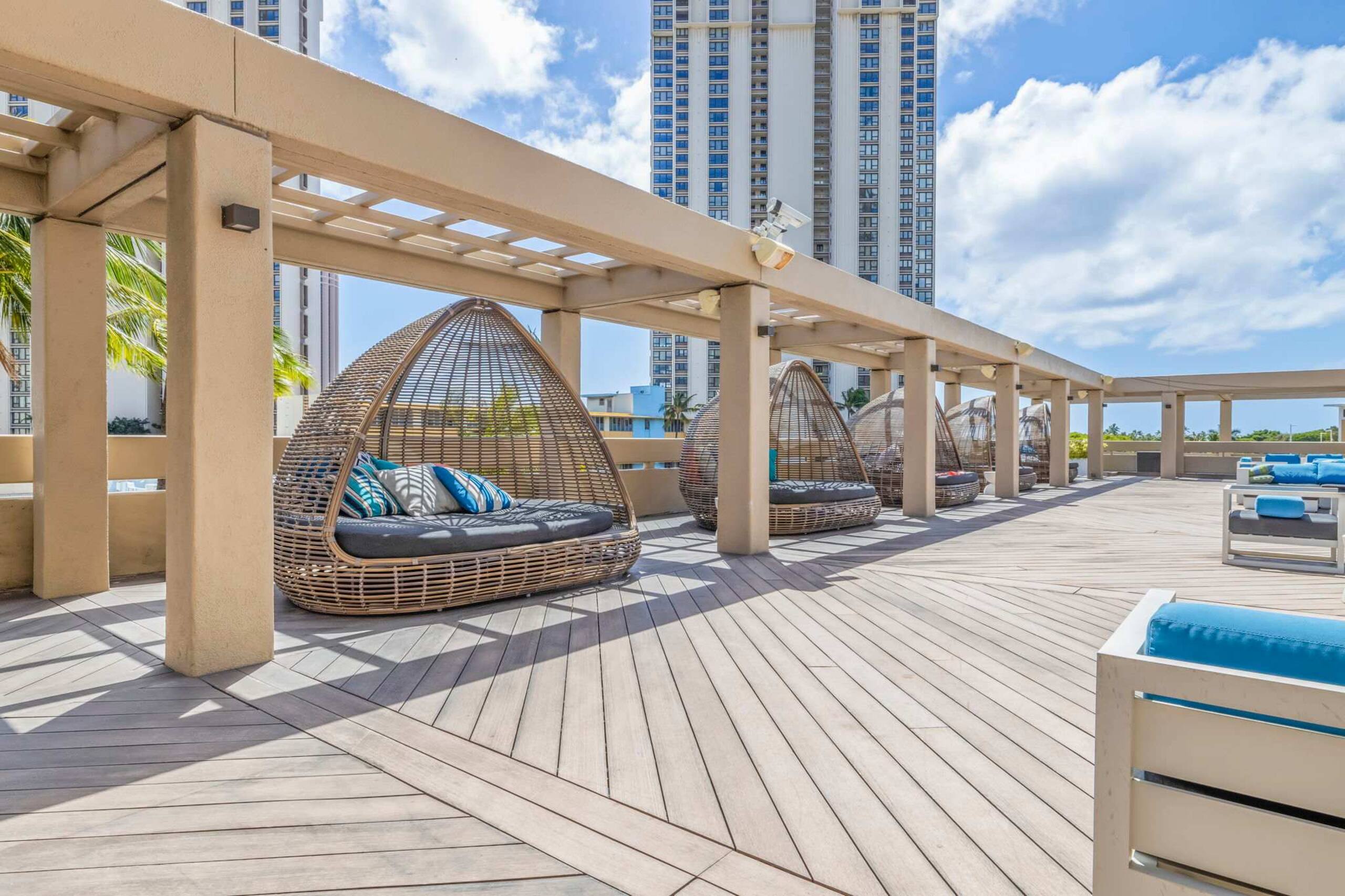 Newly Renovated Ala Moana Condo w_Amazing Views 11 - Photo 20
