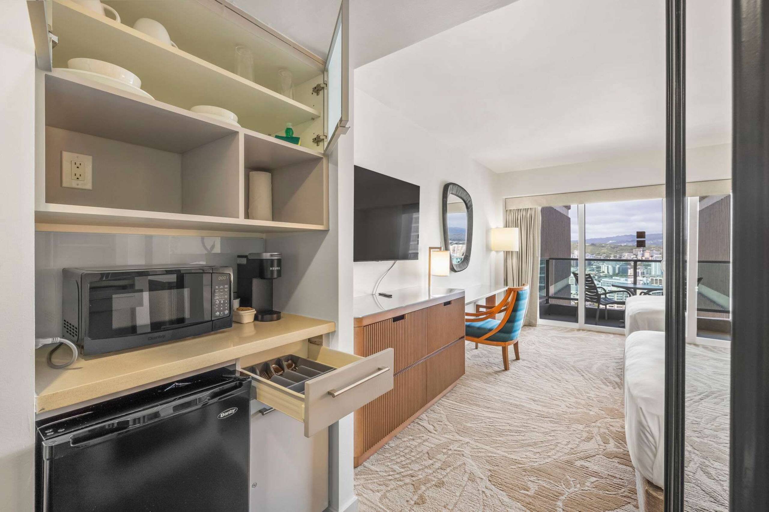 Newly Renovated Ala Moana Condo w_Amazing Views 11 - Photo 10