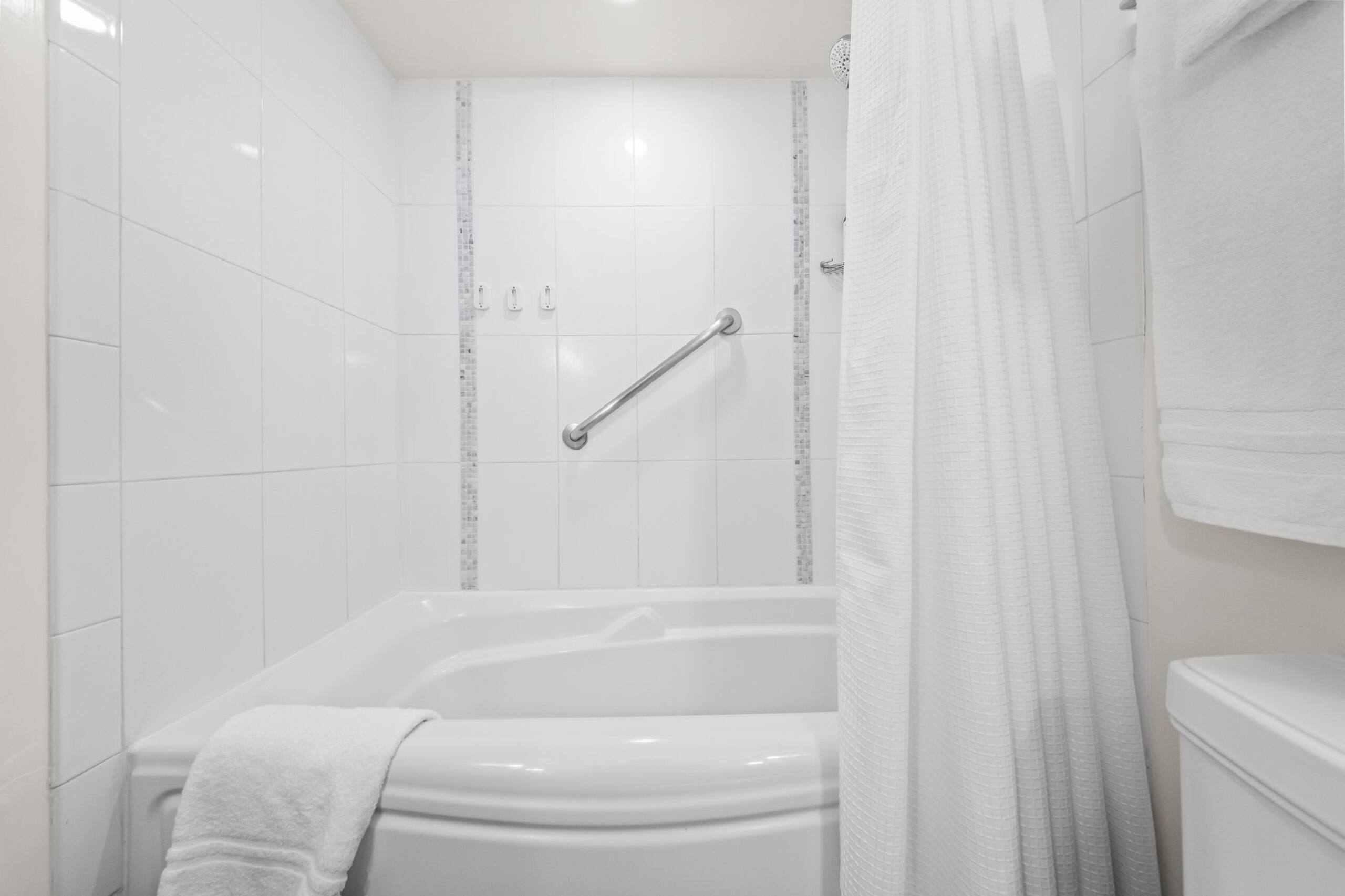 Newly Renovated Ala Moana Condo w_Amazing Views 11 - Photo 15