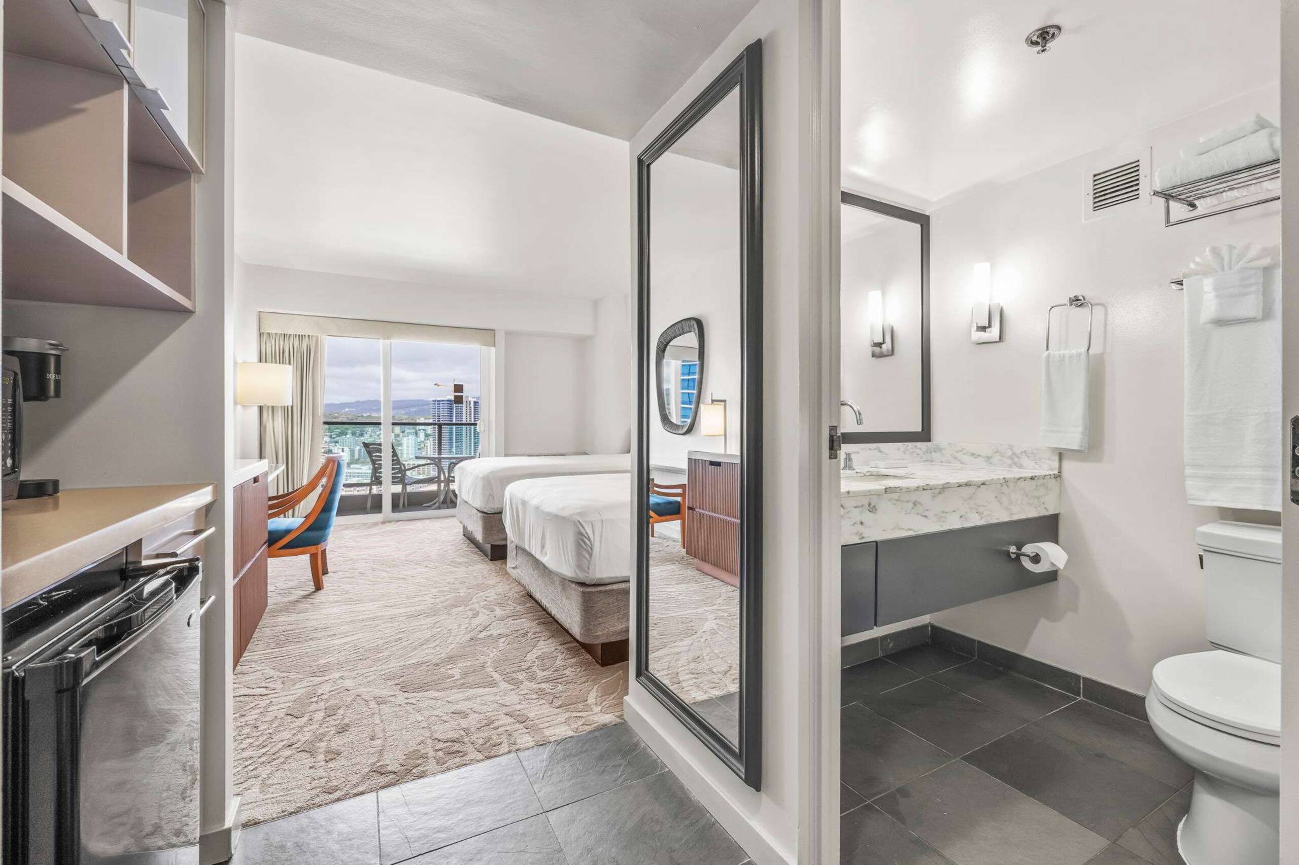 Newly Renovated Ala Moana Condo w_Amazing Views 11 - Photo 9