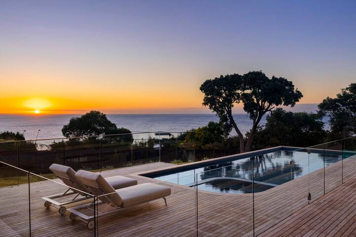 Blanc de Noir Luxe Grandeur with Pool and Spa gallery image 2