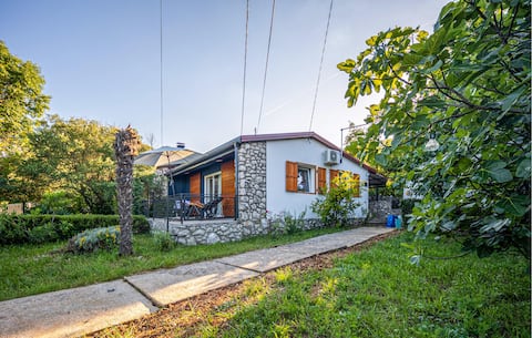 Nice home in Brsec with WiFi