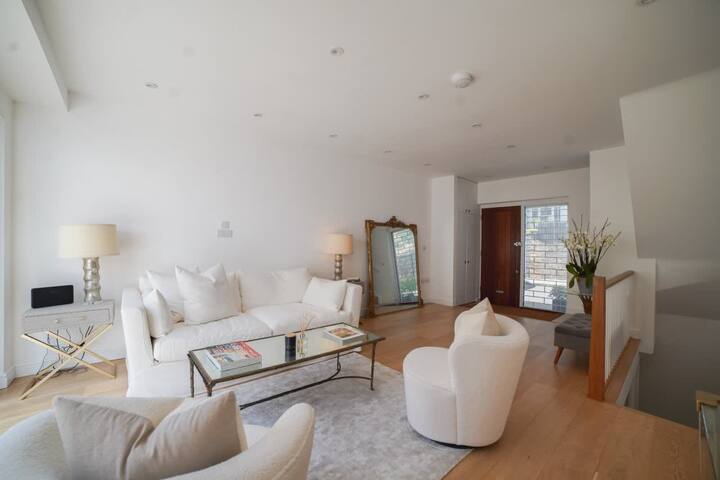 The Prestigious Residence with Modern Elegance gallery image 5