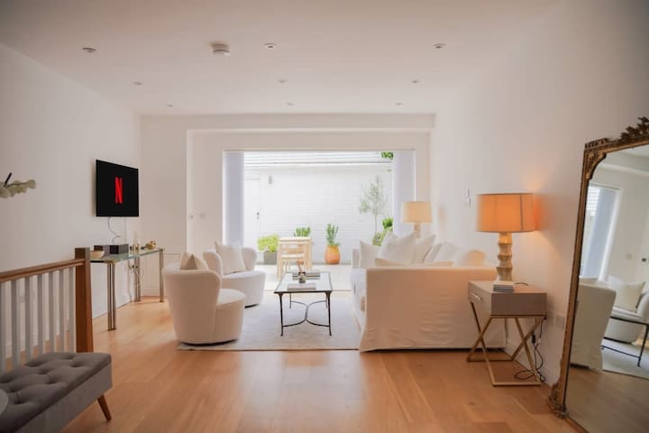 The Prestigious Residence with Modern Elegance gallery image 4