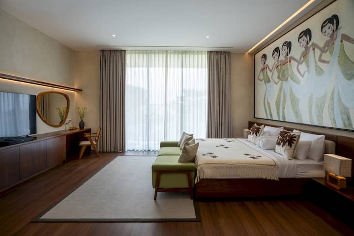 בכל החדרים יש מיזוג אוויר, השקעים ליד המיטה, קולבים, ארון בגדים ווילונות האפלה. אנו מספקים מי שתייה, מצעים נקיים וסלי כביסה. שירות סירוב יומי.