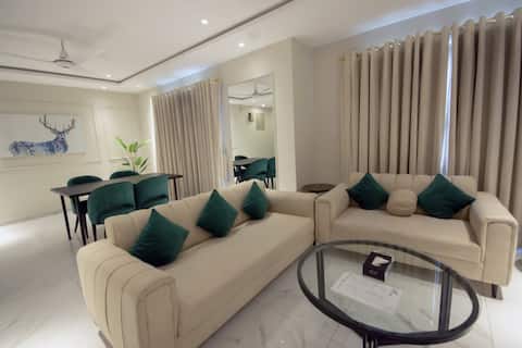 3BR Luxury Apartment w/ Roof Access | Gulberg 3