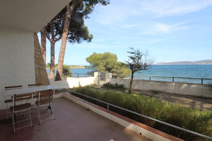 cap de ras – detached house located on the seafron gallery image 4