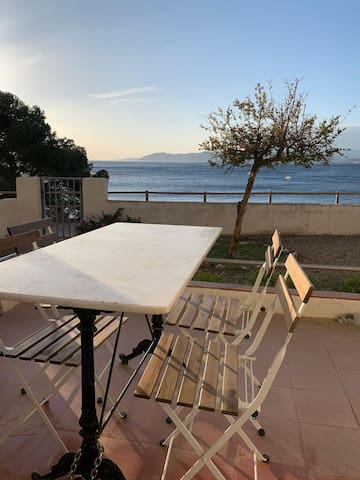 cap de ras – detached house located on the seafron