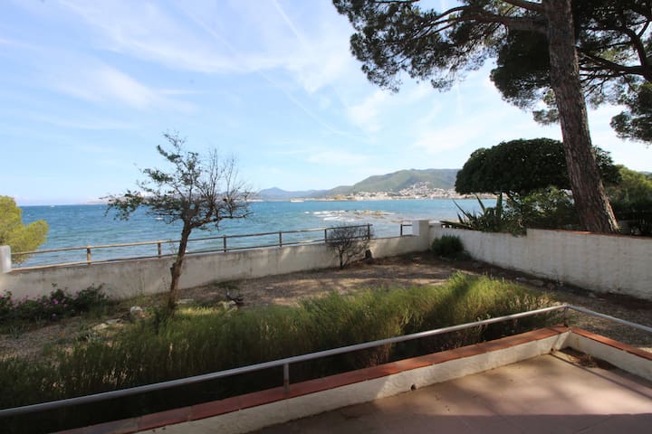 cap de ras – detached house located on the seafron gallery image 5