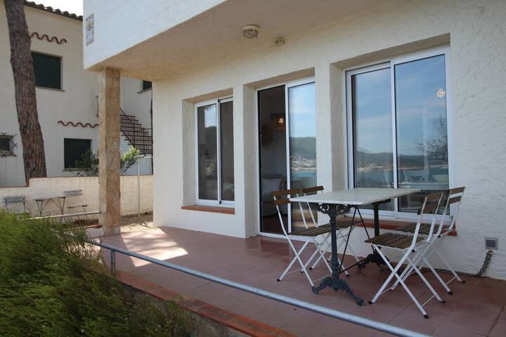 cap de ras – detached house located on the seafron gallery image 2