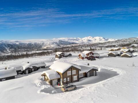 New Timber Lodge with Views and Comfort