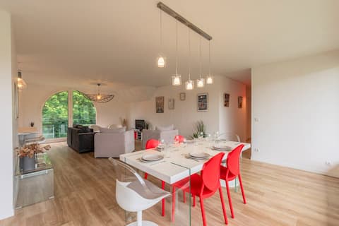 3 bedroom apartment w/ private parking and terrace