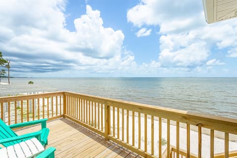 Bay Dreamin 3BR/2BA bayfront beach home!