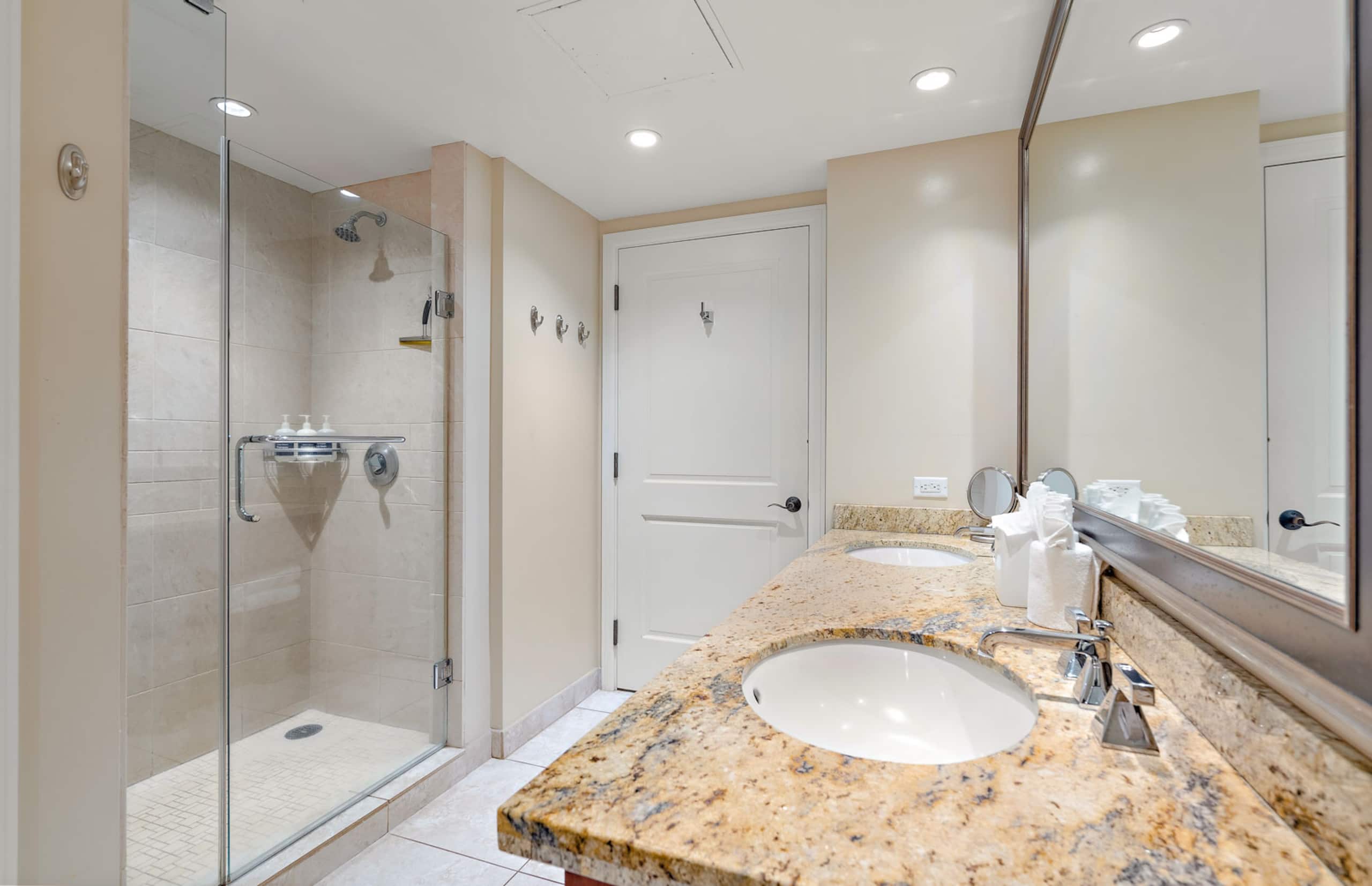 Condo in Lahaina · ★4.95 · 2 bedrooms · 3 beds · 2 baths - Image 25