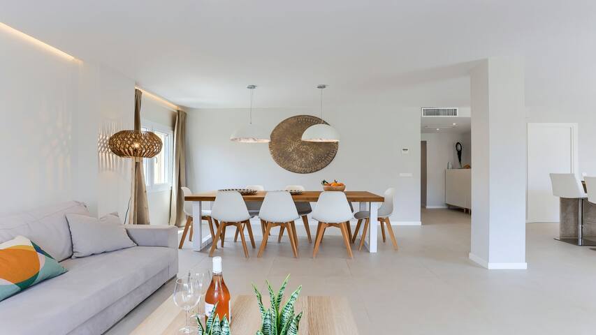 New rental apartment, Sea View, roof top jacuzzi gallery image 5