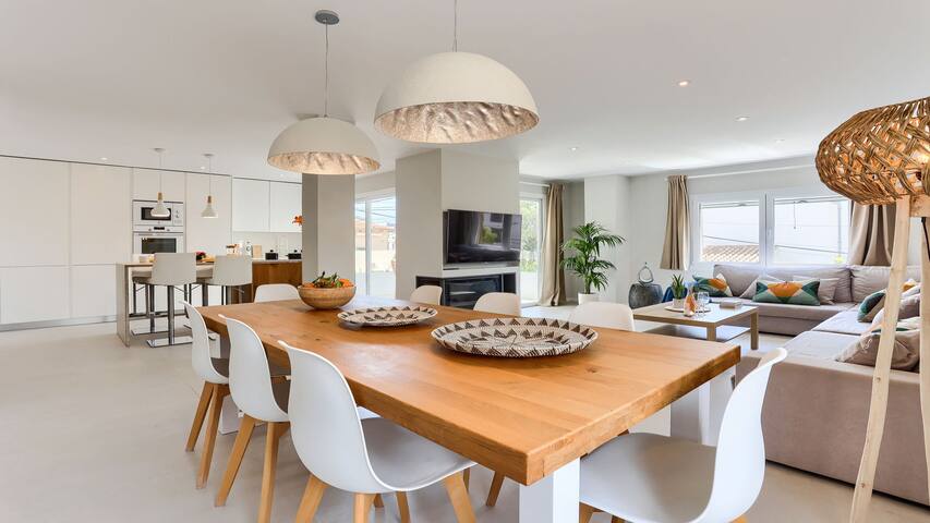 New rental apartment, Sea View, roof top jacuzzi gallery image 3